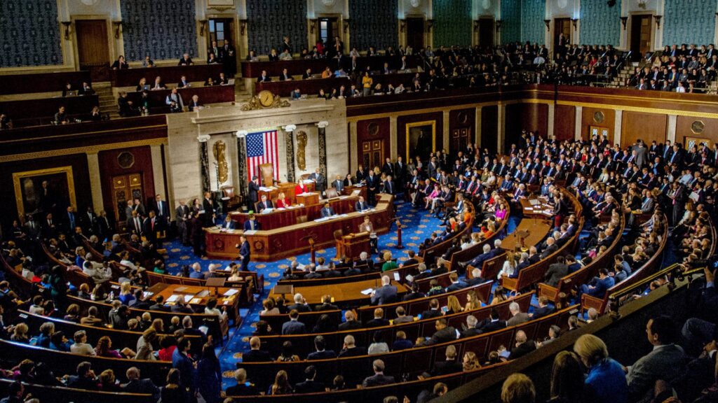 Dos congresistas de EEUU dimiten y otros dos enfrentan una posible e inusual expulsión de la Cámara - AlbertoNews
