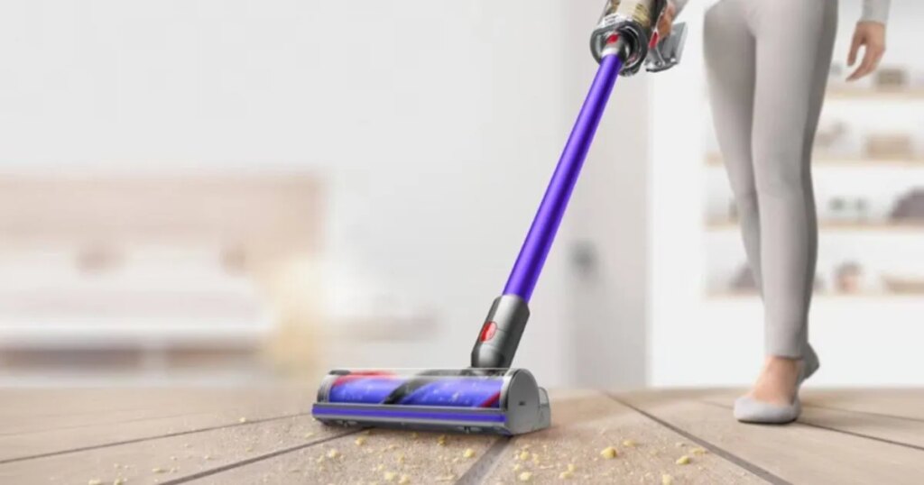 Dyson da un golpe sobre la mesa reduciendo hasta el precio mínimo histórico su aspiradora V11 Advanced