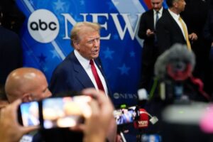 EEUU adelanta revisión de las licencias de ABC en plena disputa de Trump con Jimmy Kimmel – AlbertoNews