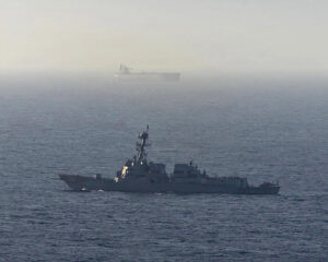 EE.UU. dice que 20 buques permanecen varados en puerto clave iraní debido a bloqueo naval