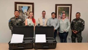 EE.UU. entrega equipo satelital a Honduras para interceptar redes de narcotráfico