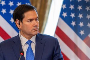EEUU rechazó la oferta iraní sobre el estrecho de Ormuz y acusó a Teherán de querer cobrar peaje por una vía internacional – AlbertoNews