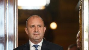 ELECCIONES BULGARIA 2026 | Un candidato prorruso y euroesceptico (Rumen Radev) gana las elecciones legislativas en Bulgaria | elperiodico.com