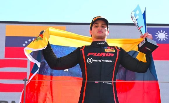 EN IMÁGENES: Alessandro Famularo hizo sonar el himno venezolano en Portugal tras conquistar la Eurofórmula Open