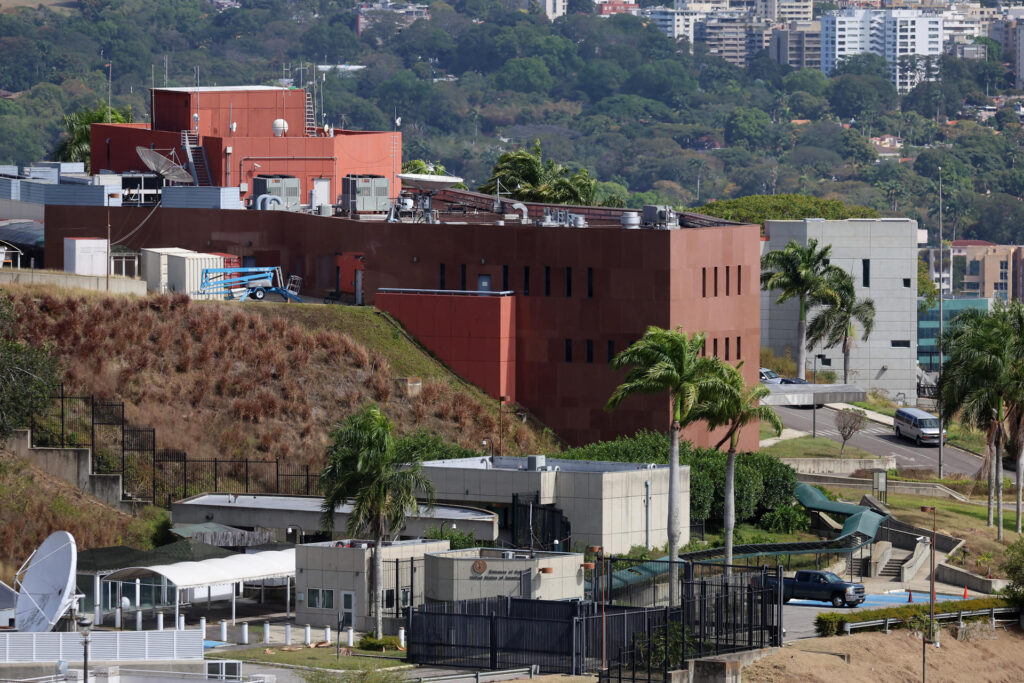 EN VIDEO: fracasó la vigilia convocada por Fernando Carrillo frente a Embajada de EEUU en Caracas