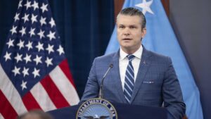 ESTADOS UNIDOS PETE HEGSETH | Misterioso sermón del secretario de Guerra de Trump: ¿citó a la Biblia o a ‘Pulp Fiction’? | elperiodico.com