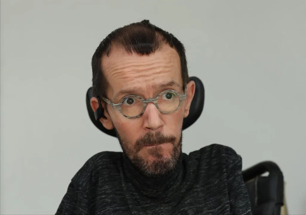 Echenique, absuelto de un delito de odio por un tuit sobre "deportar sacerdotes" pederastas
