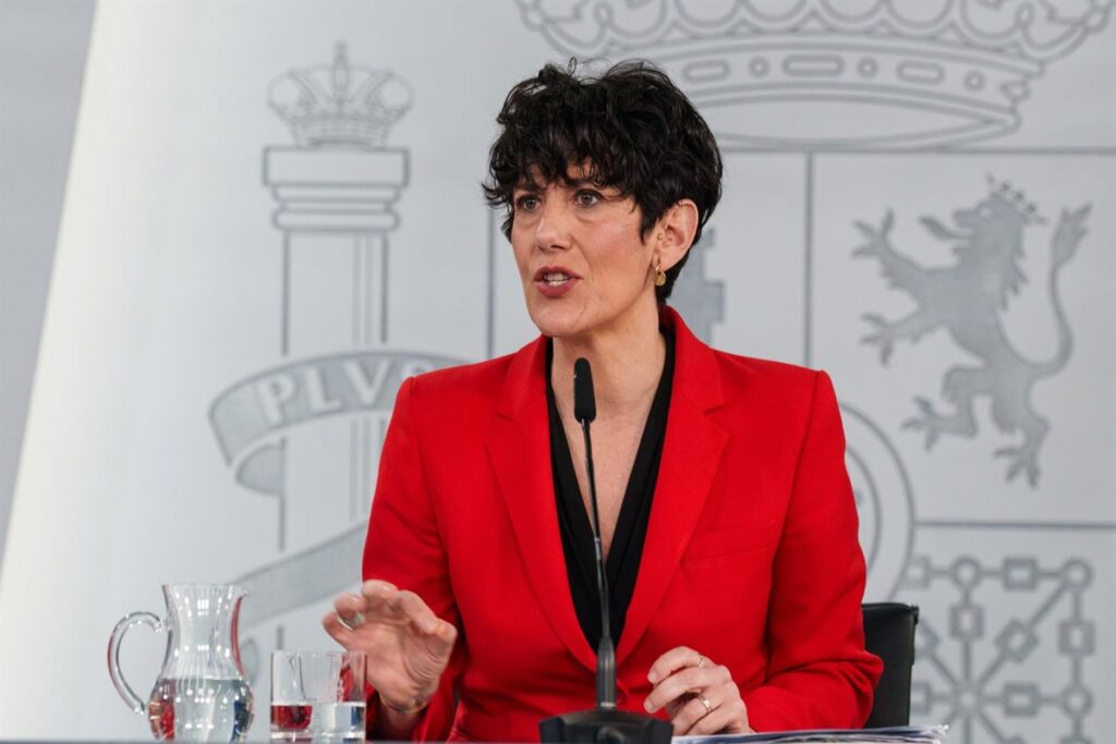El Gobierno aprueba la regularización de migrantes y añade más de 550 profesionales extra para atender en 450 oficinas
