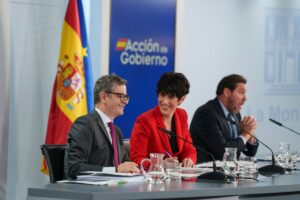 El Gobierno cierra filas con Bolaños y secunda sus críticas a Peinado tras procesar a Begoña Gómez | europapress.es