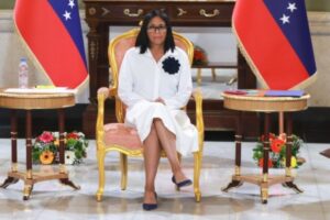 El Mundo: Aldama pagó un catering para cinco ministros de Sánchez con Delcy Rodríguez en chalé de Madrid