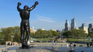 El Museo de Arte de Filadelfia exhibe la estatua de Rocky Balboa por primera vez – AlbertoNews