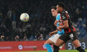El Nápoli venció al Milan y mantiene la lucha por el Scudetto