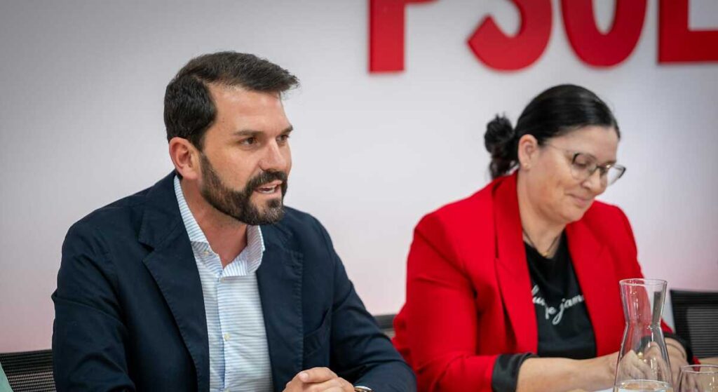 El PSOE de Extremadura crea un comité con 3 juristas para frenar cualquier medida de PP y Vox que consideren ilegal o inconstitucional