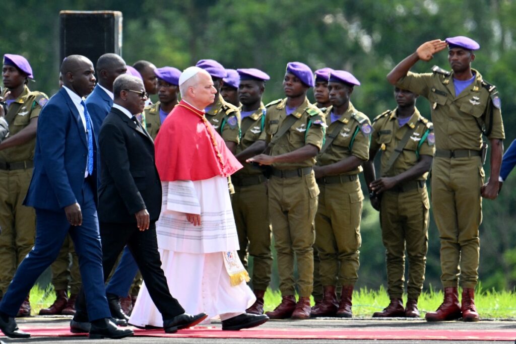 El Papa llegó a Camerún en la segunda etapa de su gira africana