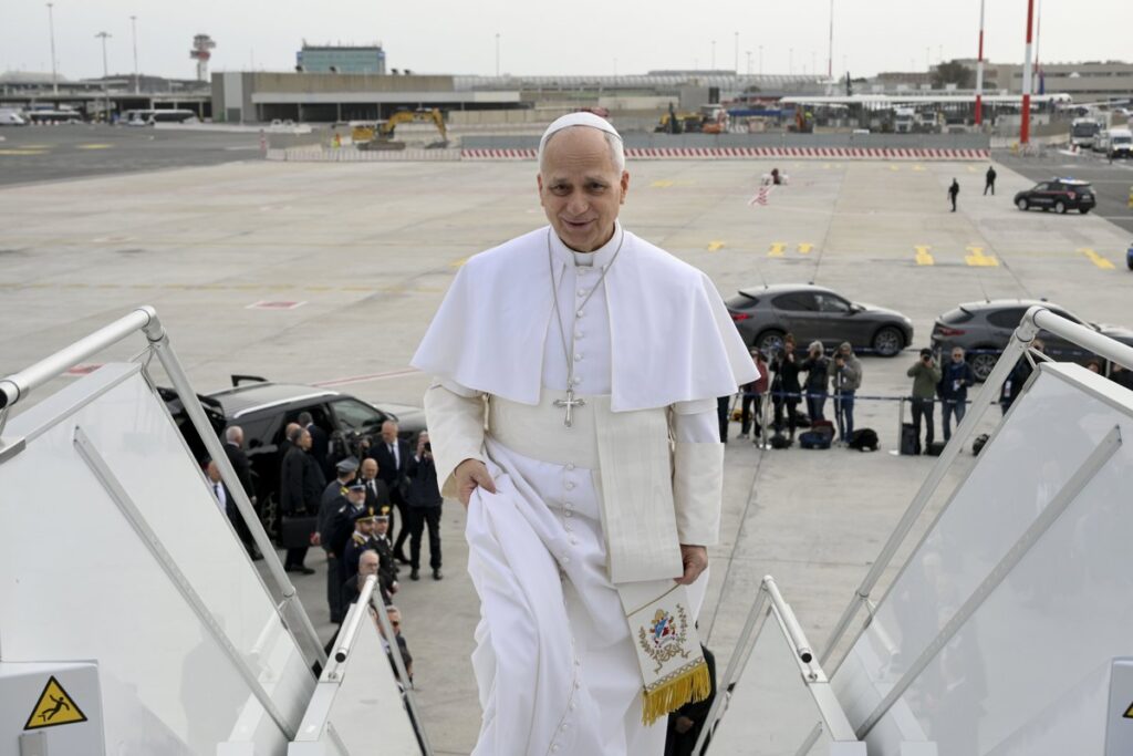 El Papa responde a Trump: "No soy político, hablo del Evangelio. A los líderes del mundo les digo basta de guerras"