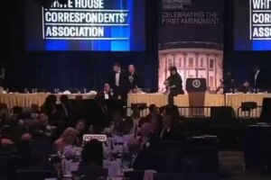 El Servicio Secreto detiene a un tirador y evacúa a Trump, la primera dama y la plana mayor del Gobierno durante una cena de gala con periodistas en Washington | elmundo.es
