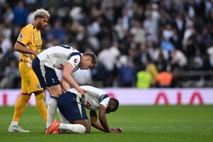 El Tottenham no logra levantar y se mantiene en el descenso de la Liga Premier