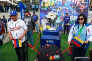 El Tour de la Victoria llegó al corazón de Barquisimeto con la Copa Mundial de Béisbol – Correo del Orinoco