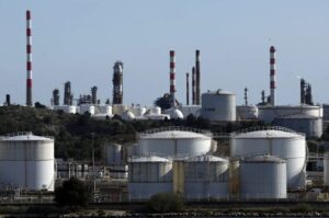 El brent se dispara más del 5 % ante las nuevas tensiones entre EEUU e Irán