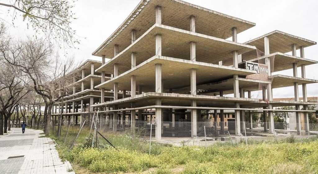 El 'esqueleto' de Sevilla Este será un hotel de siete plantas y 120 habitaciones junto al Palacio de Congresos