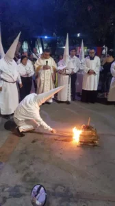 El fuego que dio paso a la Vigilia Pascual en San Antonio