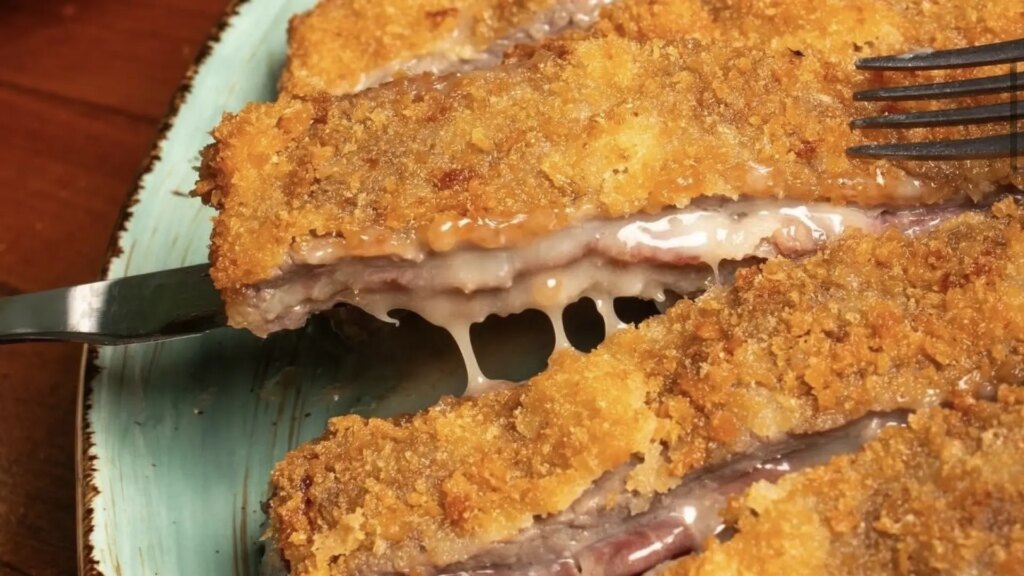 El mejor cachopo y la mejor fabada asturiana del mundo se comen en un mismo restaurante y está en Madrid