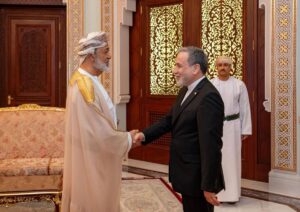 El ministro de Asuntos Exteriores de Irán continúa en Omán su gira diplomática con el alto el fuego en vigor | europapress.es