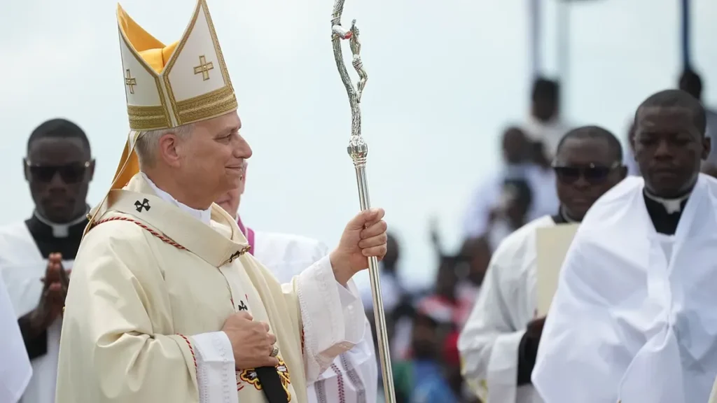 El papa León XIV llegó a Angola: Estoy aquí para animar a los católicos, no para debatir con Donald Trump