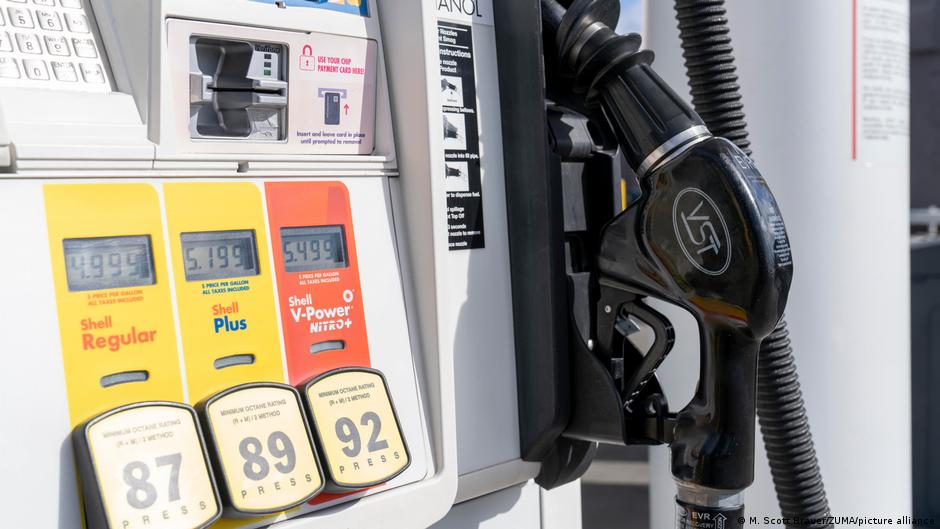 El petróleo sube ante bloqueo estadounidense en Ormuz