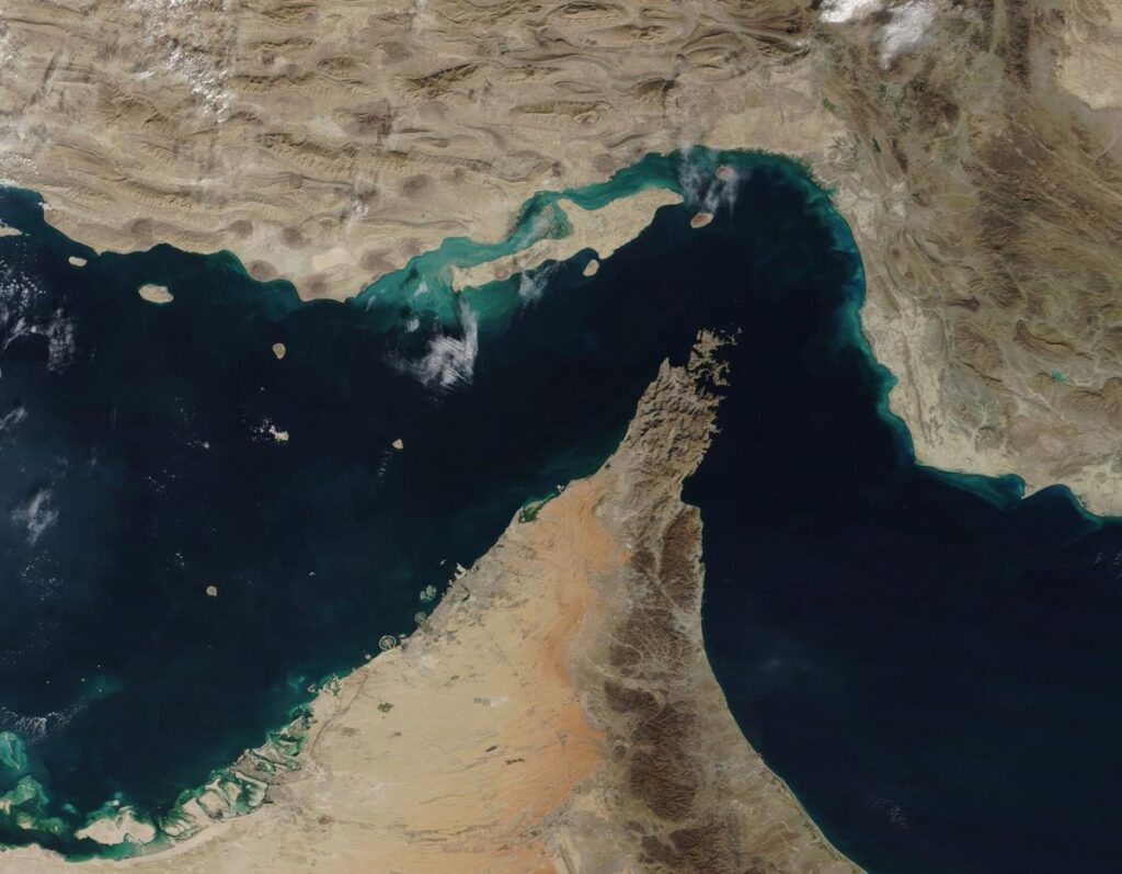 El precio del petróleo se desploma más de un 10% ante el anuncio de Irán de la reapertura de Ormuz