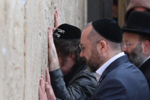 El presidente argentino Javier Milei visita el Muro de las Lamentaciones en Jerusalén – AlbertoNews