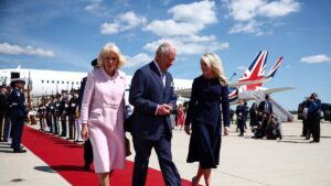 El rey Carlos III llega a Estados Unidos para intentar aliviar la tensión entre Trump y Starmer | elperiodico.com