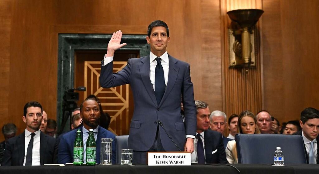 El 'sí' del senador Tillis allana el camino para que Kevin Warsh presida la FED