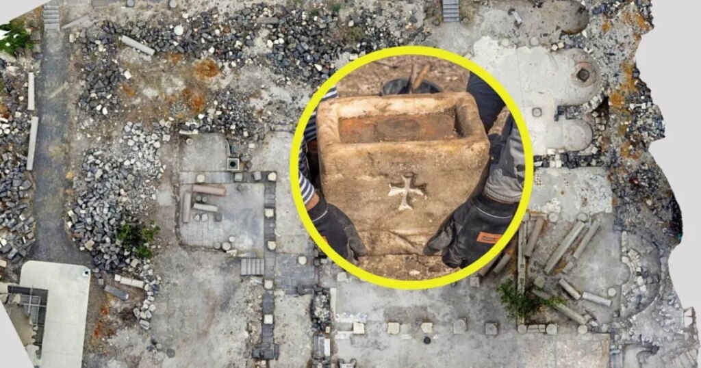 El sorprendente objeto de 3 cavidades que revela cómo se realizaban los bautismos hace 1400 años en Bizancio