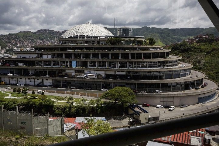 Emotivo momento: Así vivieron presos políticos en El Helicoide la incursión militar de EEUU el 3 de enero (VIDEO)