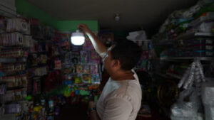 En Carabobo las fallas eléctricas afectan los costos operativos de comerciantes de la región