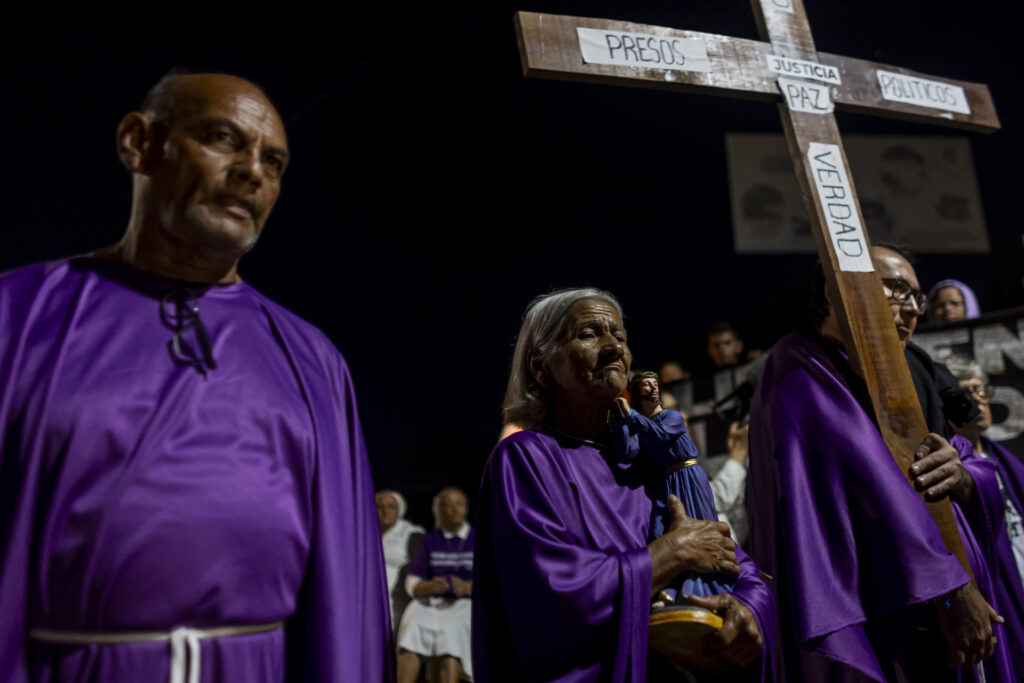 En FOTOS: Así fue el viacrucis que realizaron familiares de presos políticos en El Rodeo I