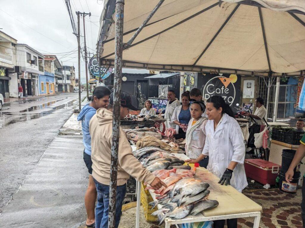 En frontera mantienen viva la tradición de consumir pescado en Semana Santa