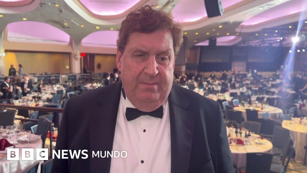 "En segundos todos estábamos bajo la mesa": el testimonio del periodista de la BBC que estaba en la cena de corresponsales con Trump cuando ocurrió el tiroteo