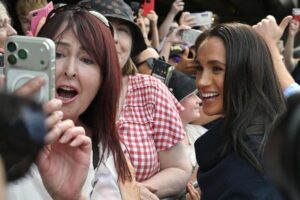Enrique y Meghan se reúnen en Australia con supervivientes del tiroteo en Bondi Beach | elperiodico.com