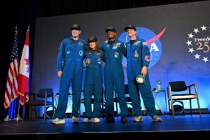 Entre aplausos, astronautas de Artemis II destacan su unión y aprecio por la Tierra