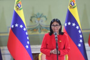 Entre la promesa y la presión: El dilema del aumento salarial frente a la política de Delcy Rodríguez