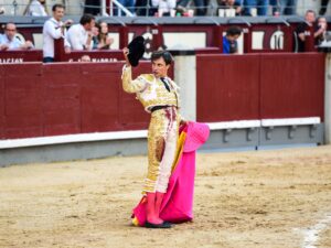 Espada se la juega y Gerpe cae herido ante deslucidos toros de Palha