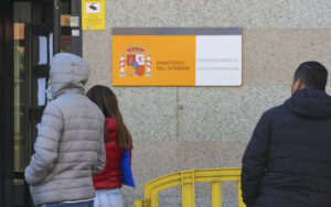 España aprueba regularización extraordinaria de migrantes