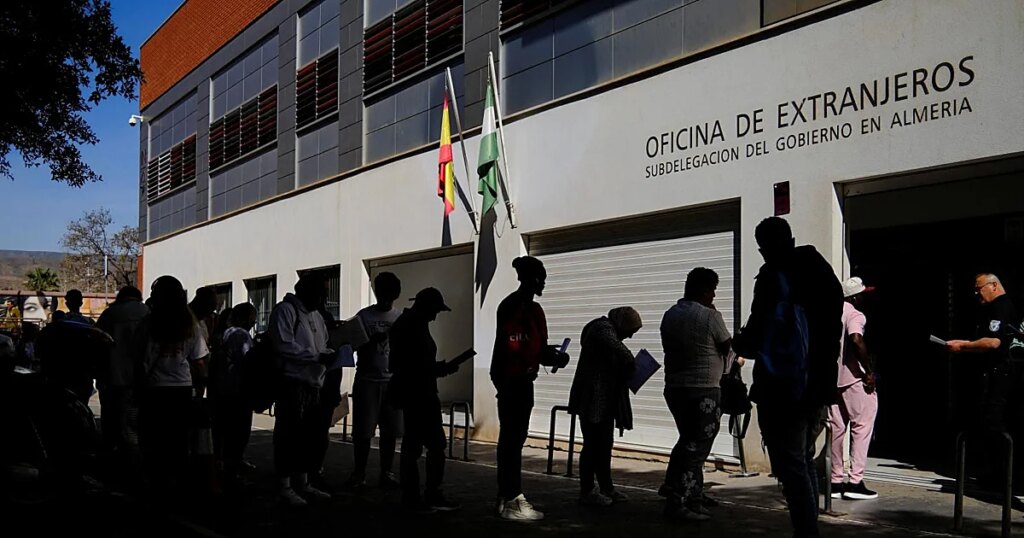 España encabeza el aumento de inmigrantes en la UE antes incluso de la regularización masiva