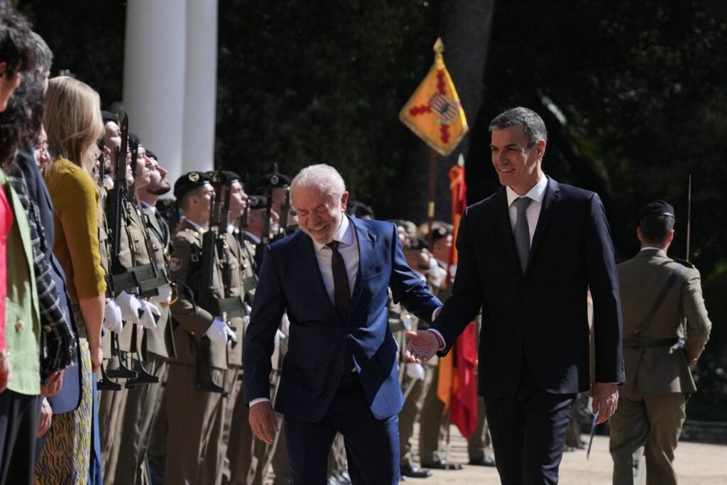 España y Brasil exhiben sintonía frente a la guerra de Trump y firman una docena de acuerdos bilaterales