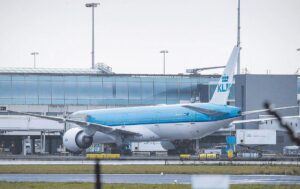 Europa dispone solo de unas seis semanas de combustible para aviones, según la AIE | elperiodico.com