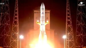 Europa lanza con éxito el cohete Ariane 6 con cuatro propulsores y afianza su acceso autónomo al espacio