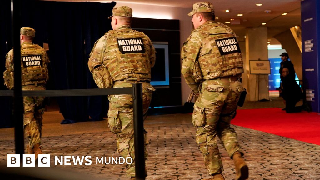 Evacuan a Trump de evento con medios en medio de "fuertes sonidos"