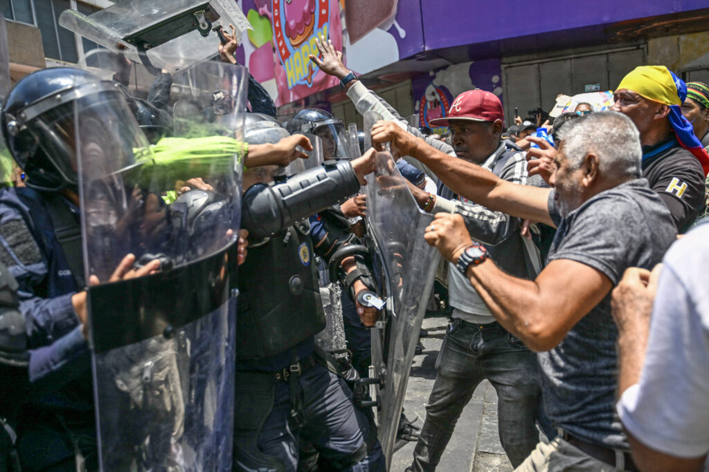 Excarcelan a cuatro detenidos durante protesta en Caracas